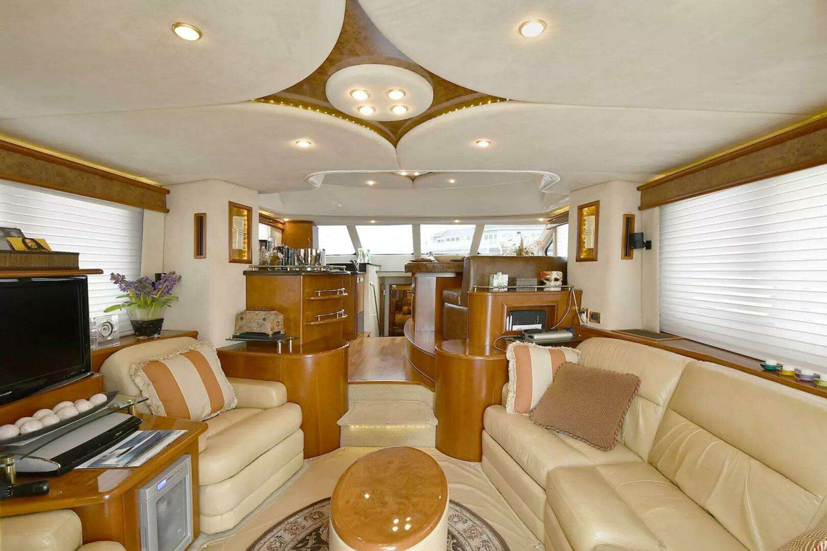 2009 Silverton 52 Ovation - Image 5