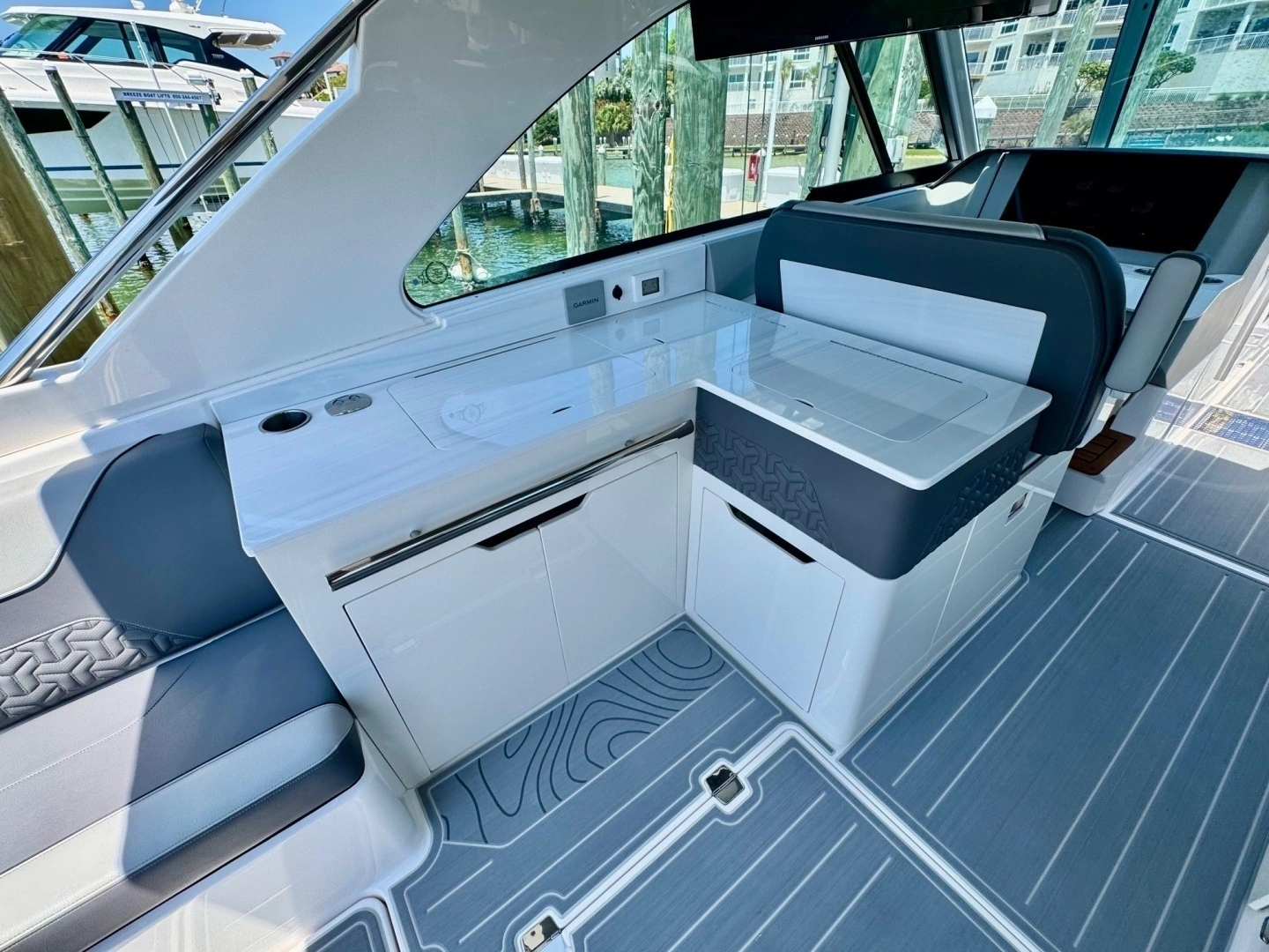 2025 Regal LS36 - Image 16