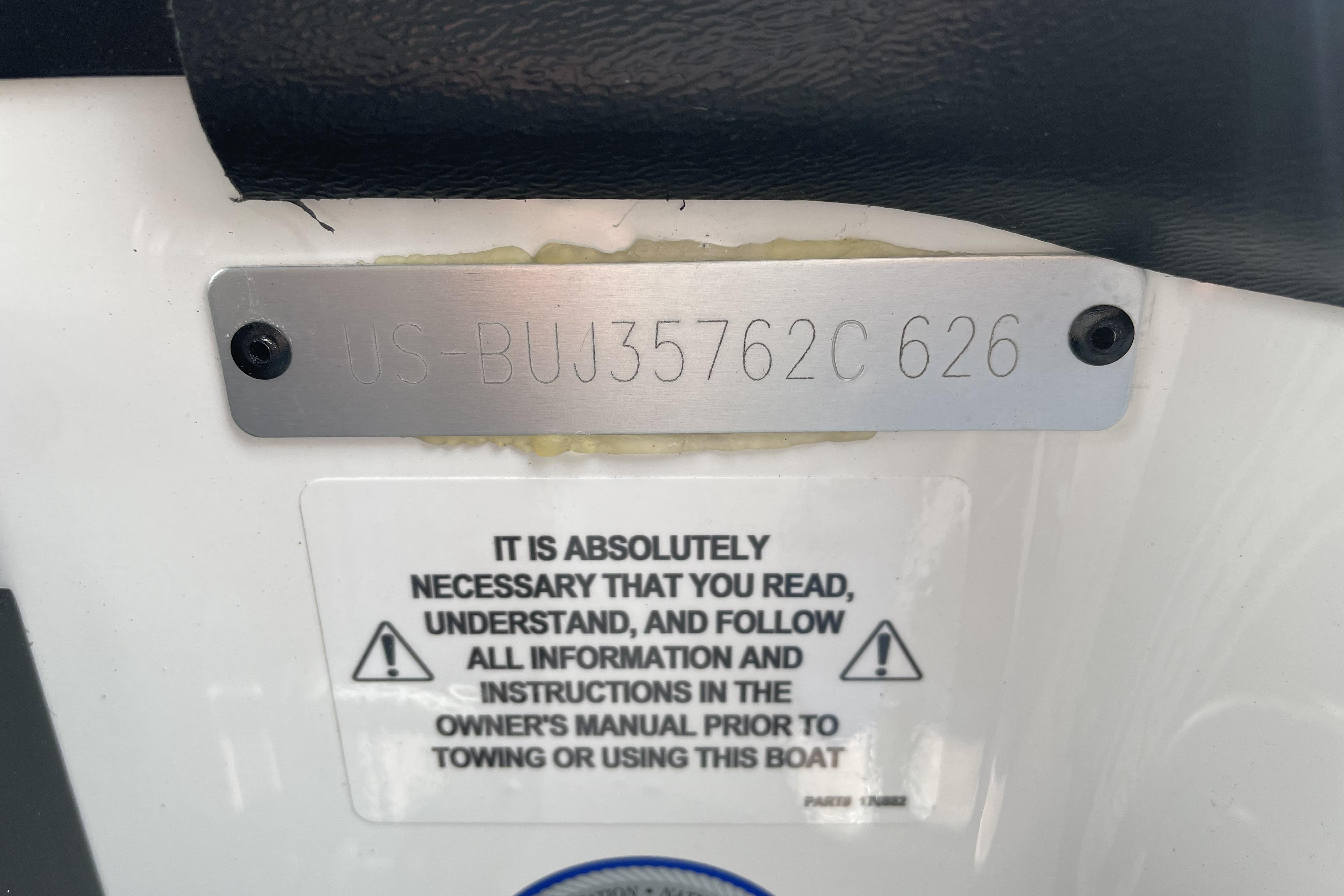 Hull identification number on 2026 Nitro Z21 XL boat with safety instructions.