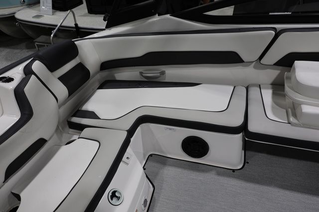 2026 Yamaha Boats AR 195 BOTH COLORS AVAILABLE - 13