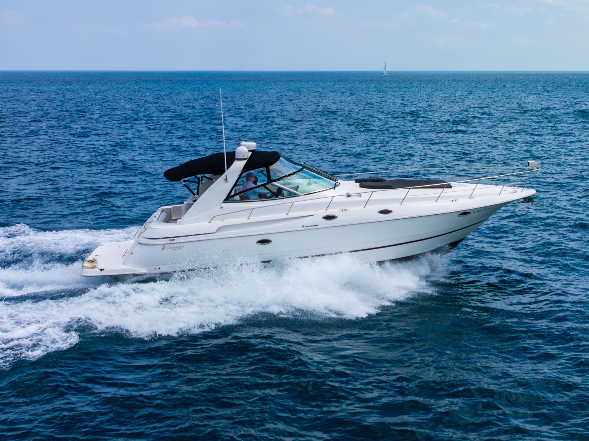 2000 Cruisers Yachts 3870 - 3
