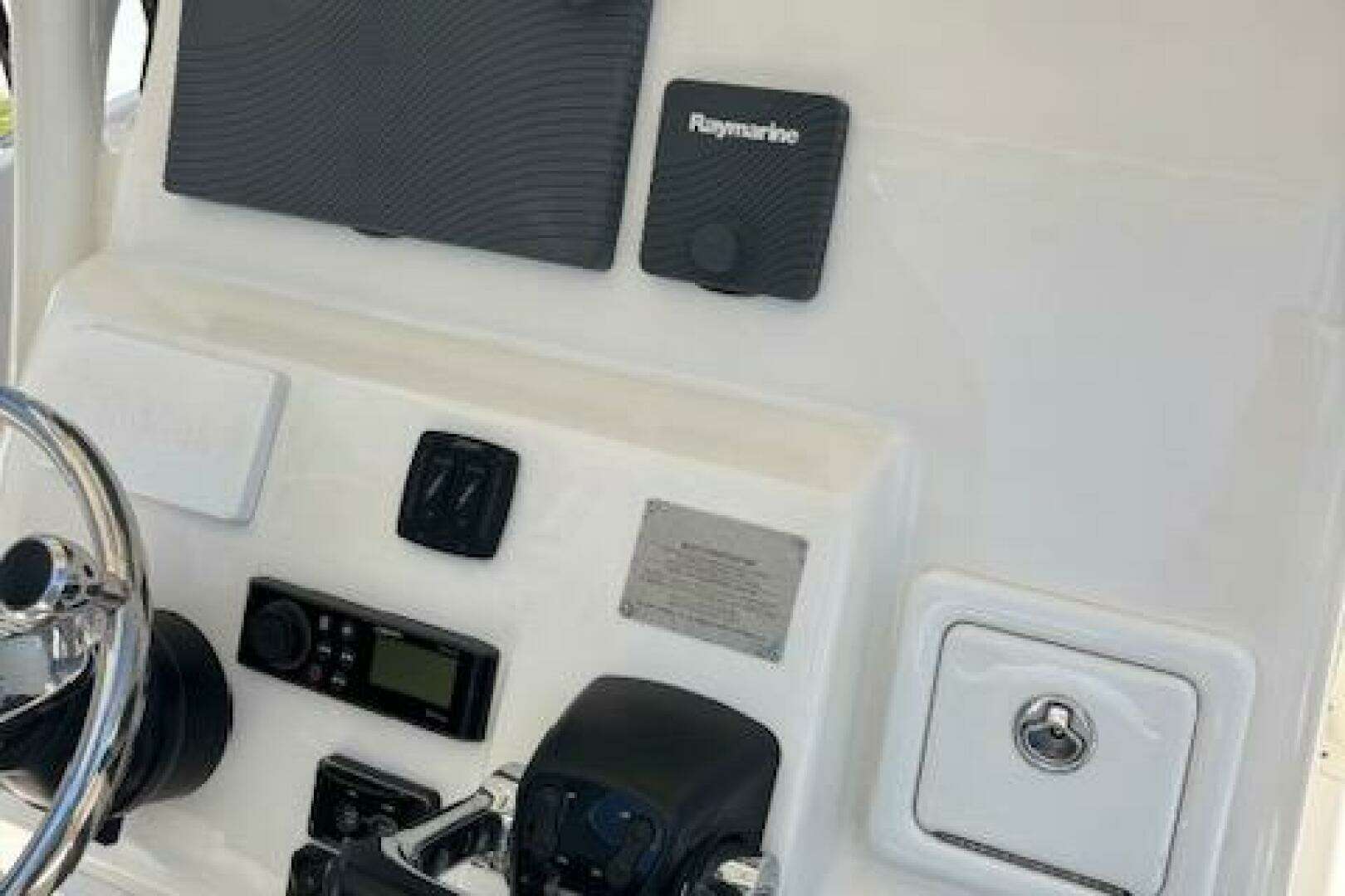 2018 Century 2600 Center Console - Image 10