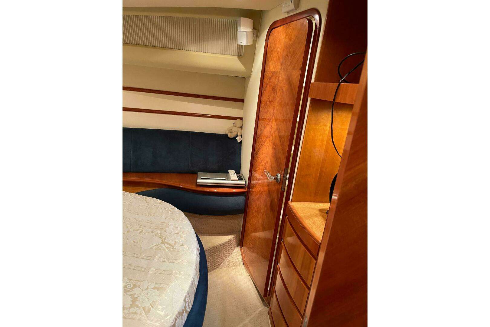 2000 Azimut 46 Flybridge MY - Image 4
