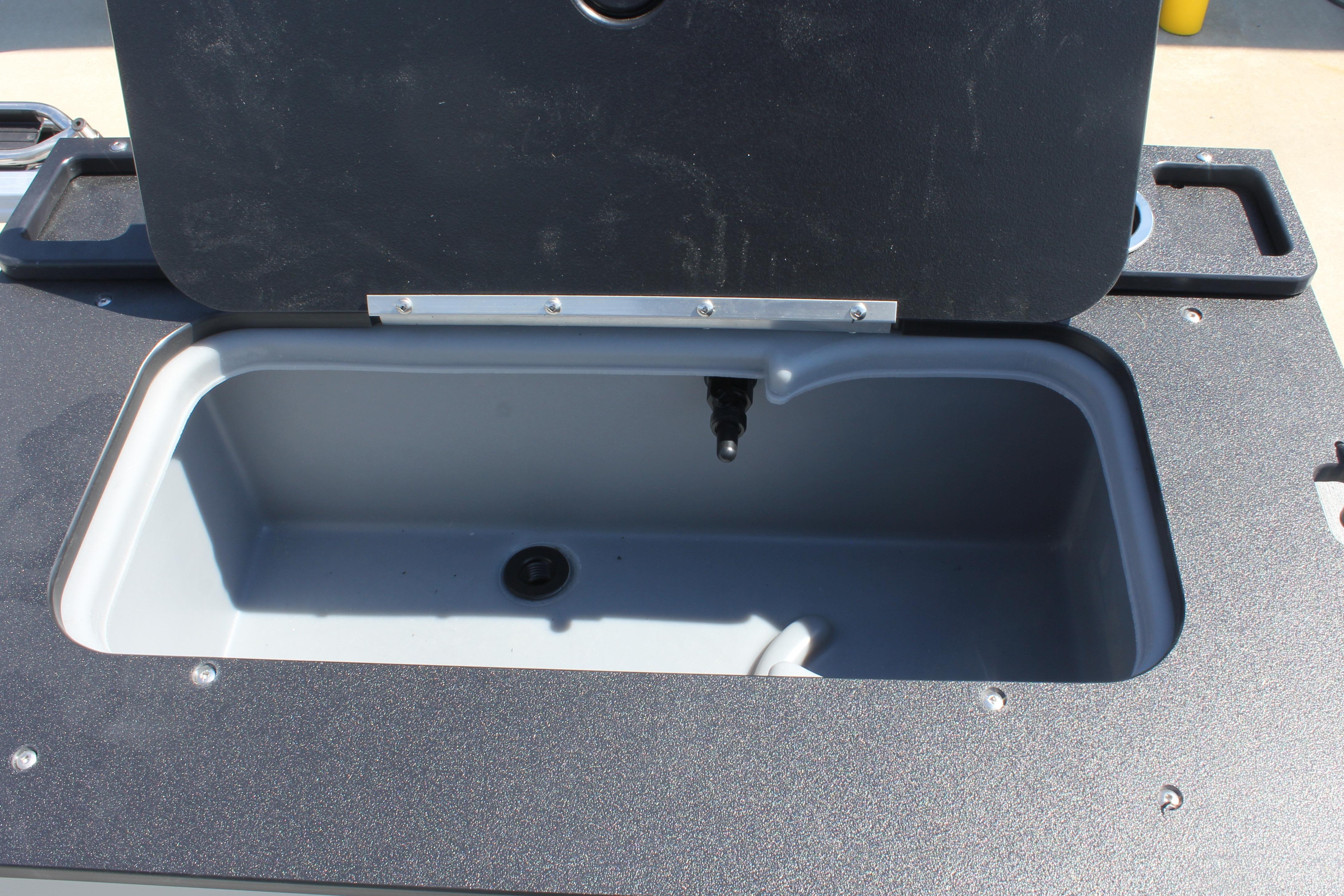 Livewell compartment on 2026 Sun Tracker Fishin' Barge 20 DLX pontoon boat.