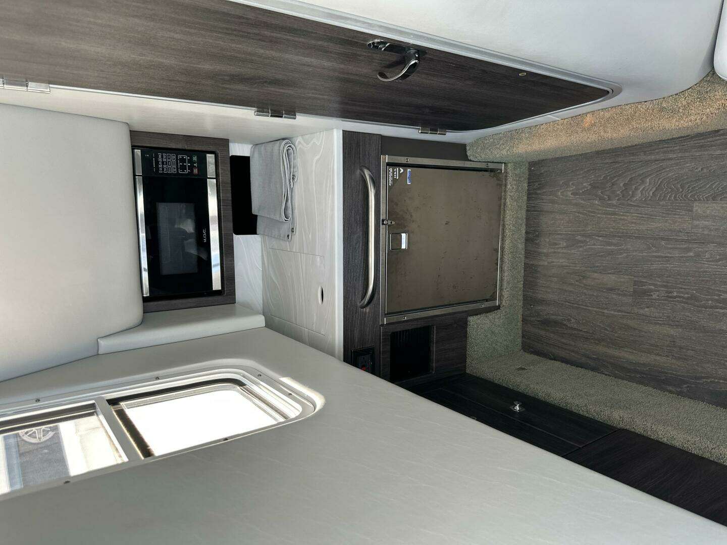 2021 Formula 350 Crossover Bowrider OB - Image 25