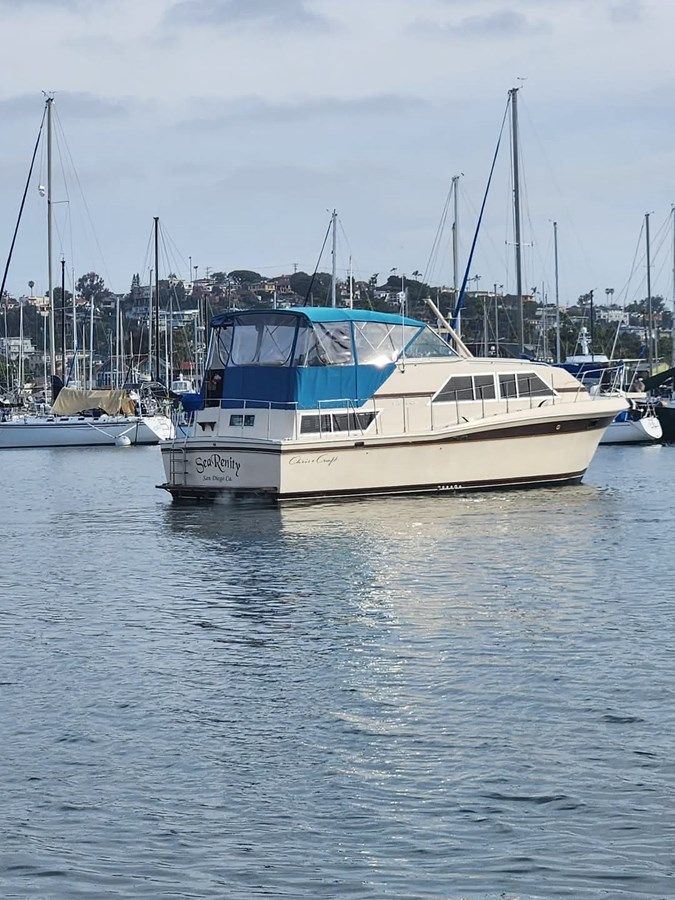 1982 Chris-Craft 381 Catalina - 15