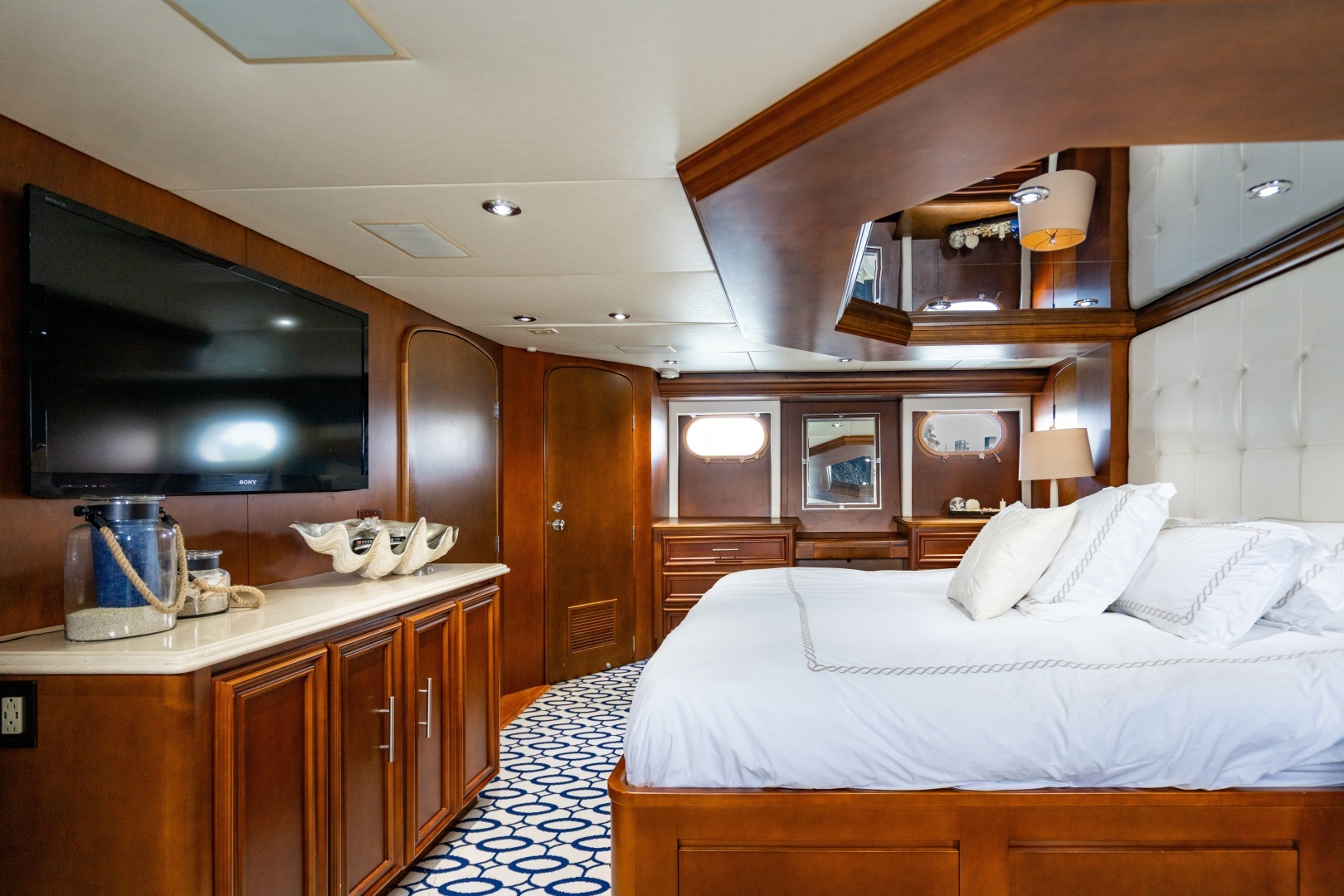 2006 Broward Raised Pilothouse - Image 14