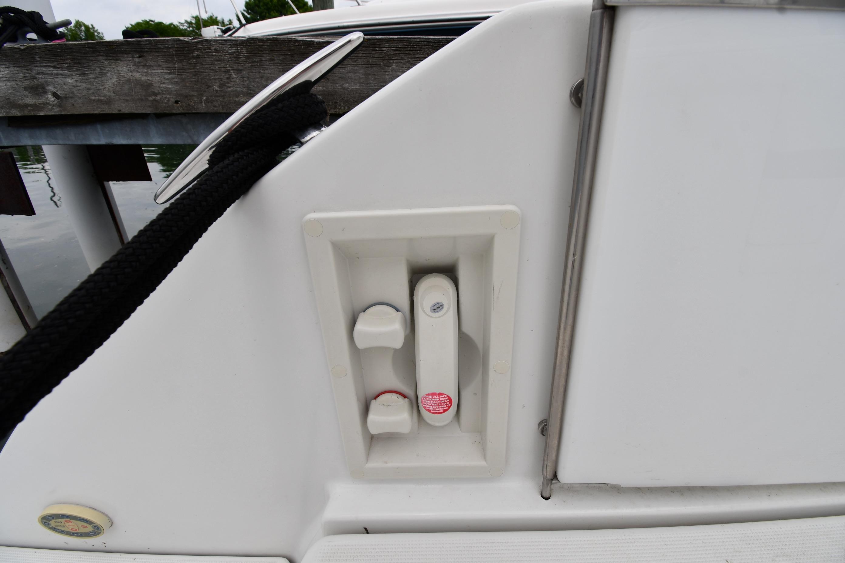 2004 Formula 330 Sun Sport boat control panel with dock line.