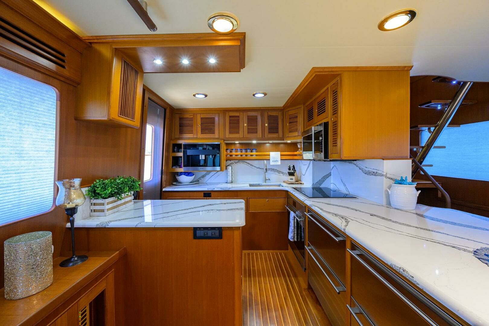 2011 Marlow 97 Explorer - Image 13