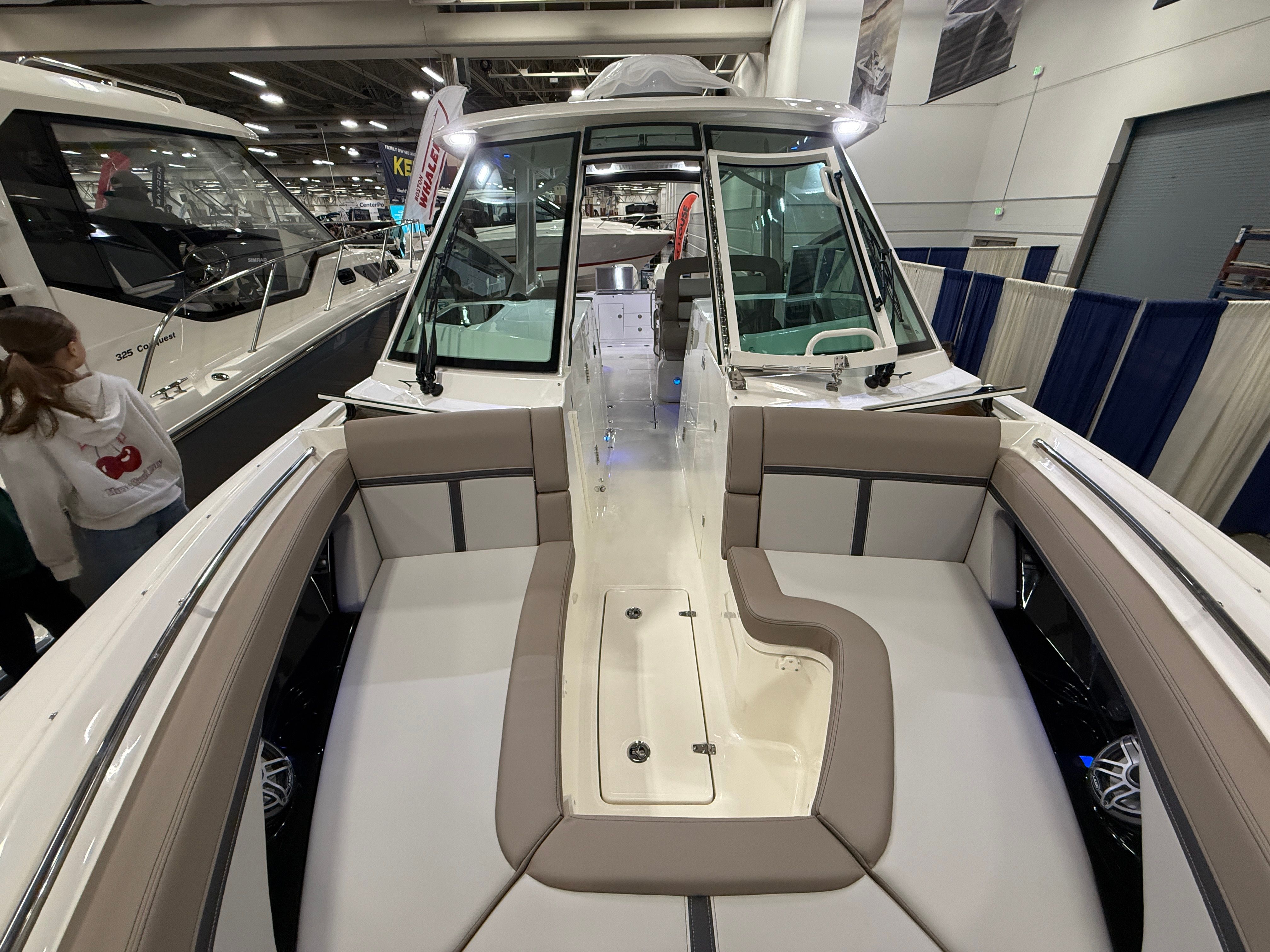 2026 Boston Whaler 330 Vantage - 55