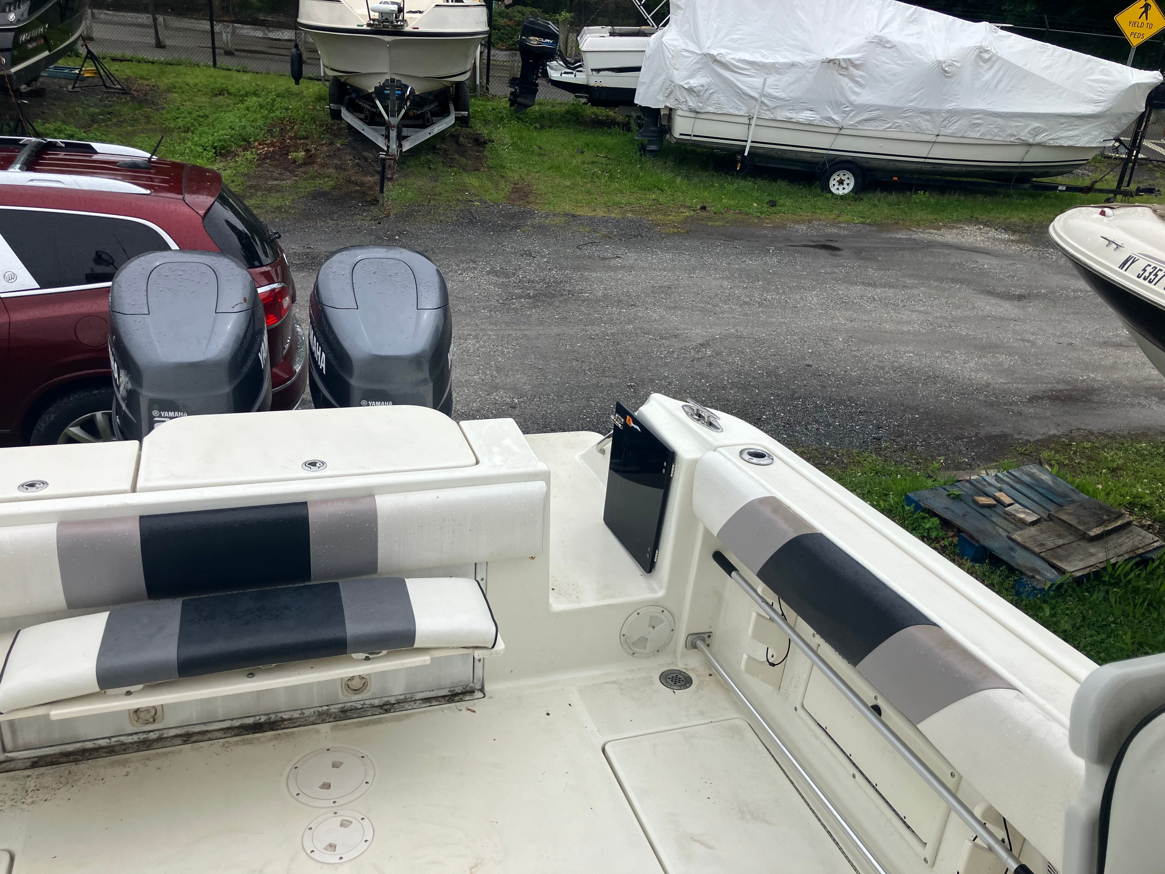 Rear view of 2002 Hydra-Sports Vector 2600 WA with Yamaha engines.