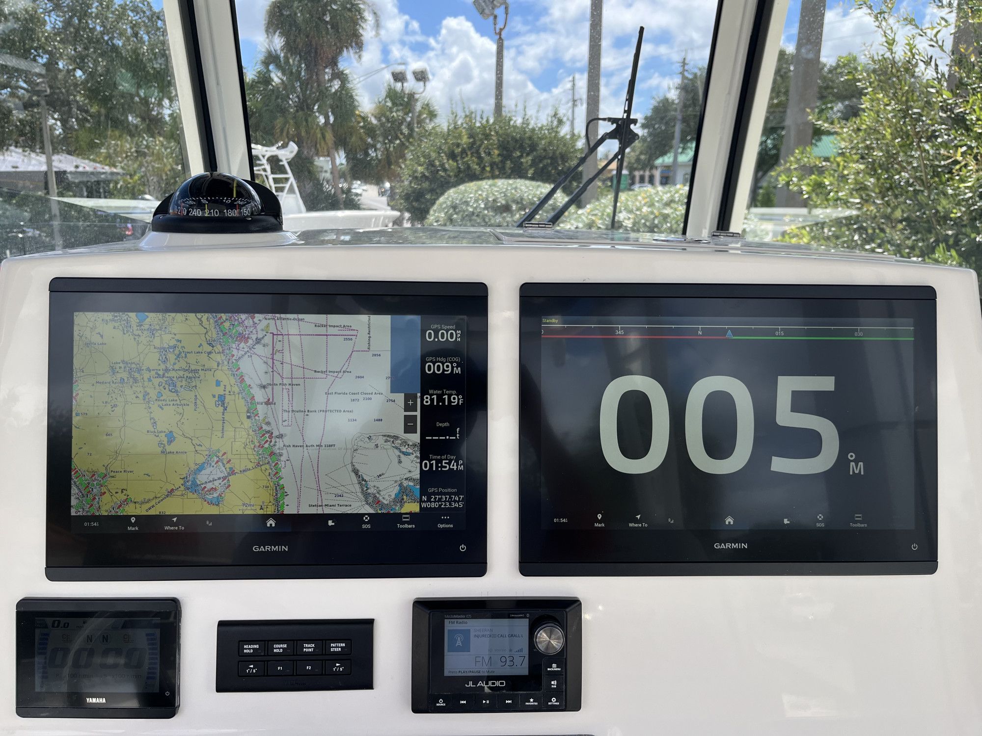 2025 Cobia 320 Center Console - 12