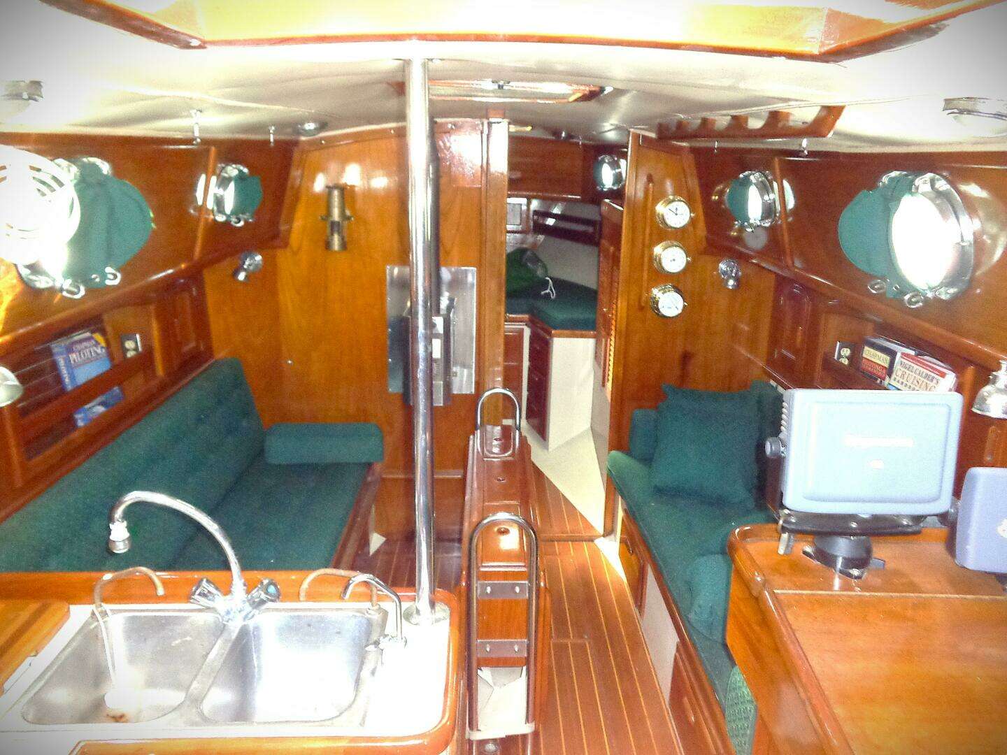 1987 Pacific Seacraft 34 - Image 2