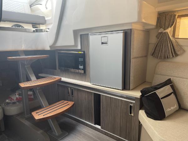 2023 Sea Ray Sundancer 320 Outboard - 12