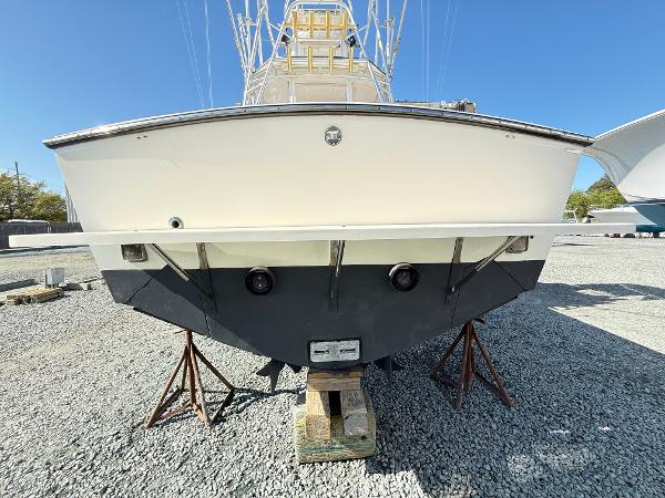 2001 Albemarle 280 Express Sport Fisherman boat on stands, rear view, clear sky.