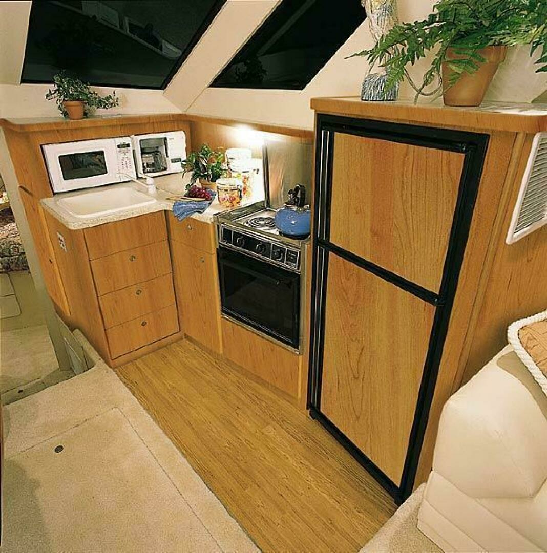 2001 Silverton 352 Motor Yacht - Image 10