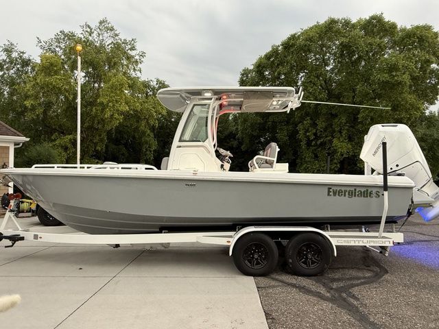 2026 Everglades 253 Center Console - 3