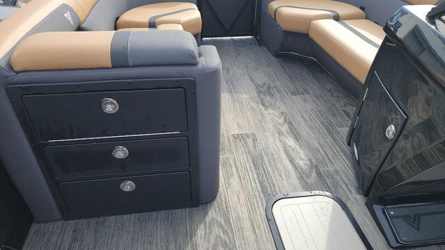 2025 Viaggio LAGO X 22U Tri-Toon (25" Tubes) - 17