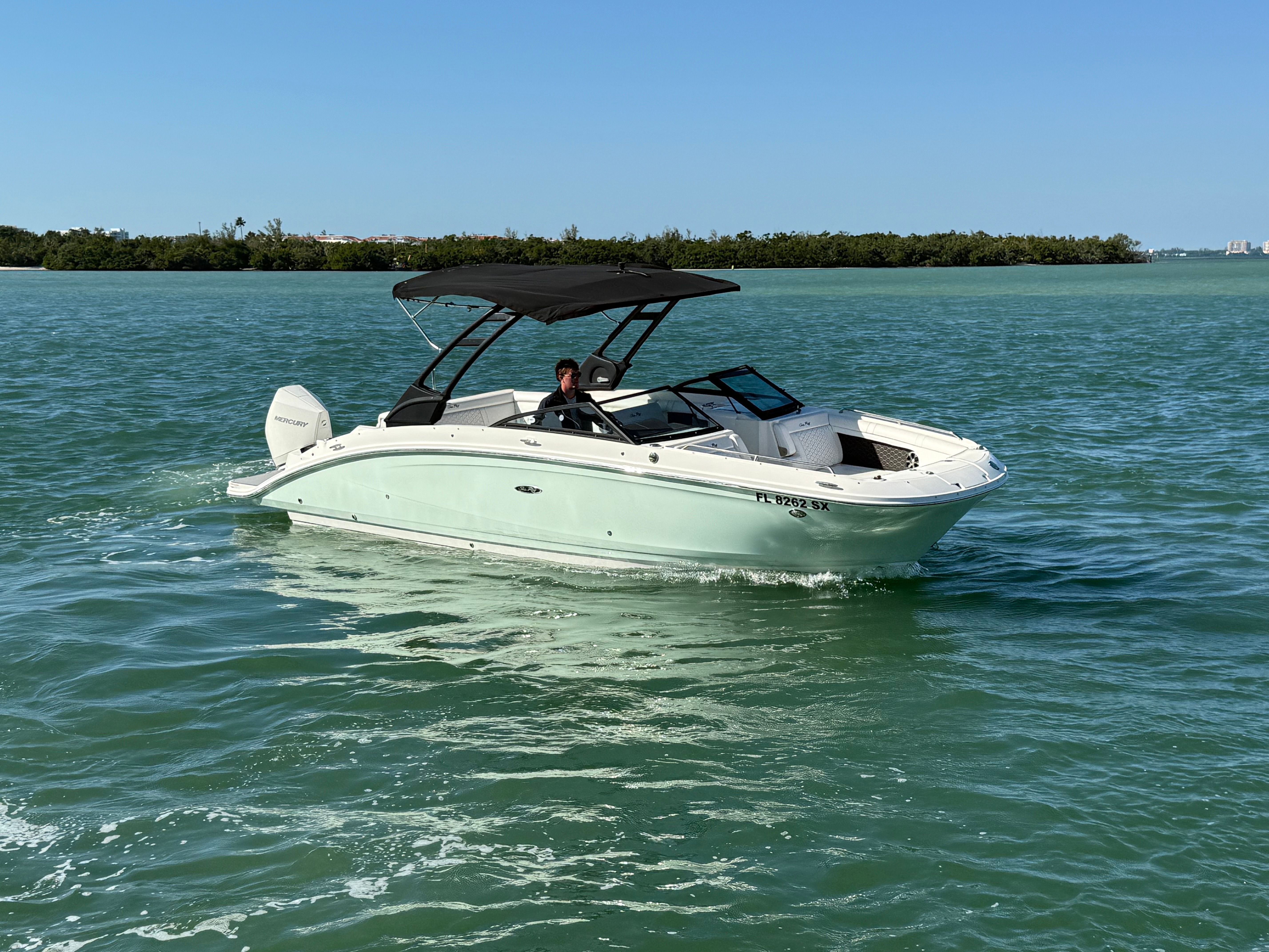 2021 Sea Ray SDX 270 Outboard