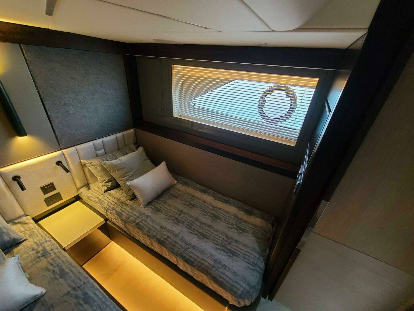 2023 Sunseeker 68 Manhattan - Image 27