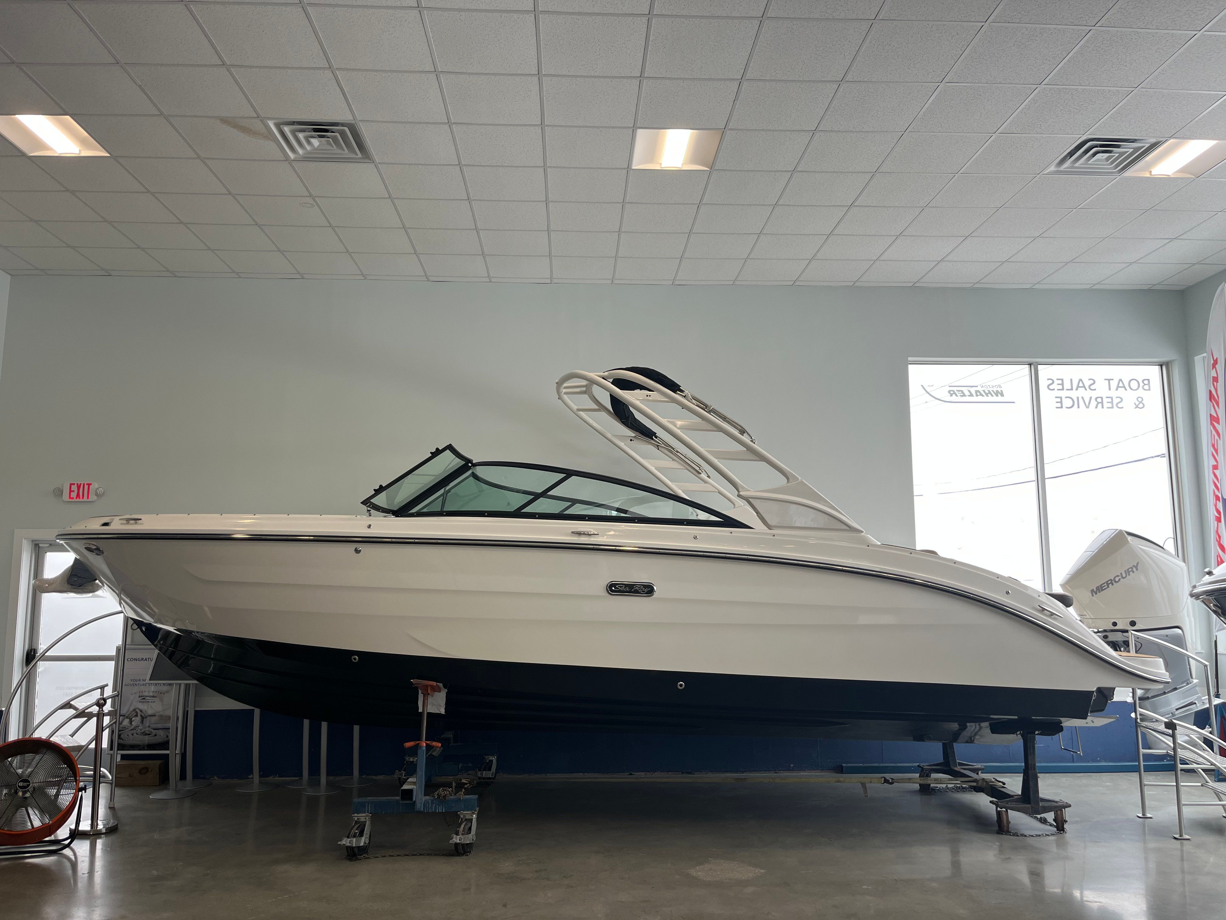 2026 Sea Ray SDX 270 Outboard