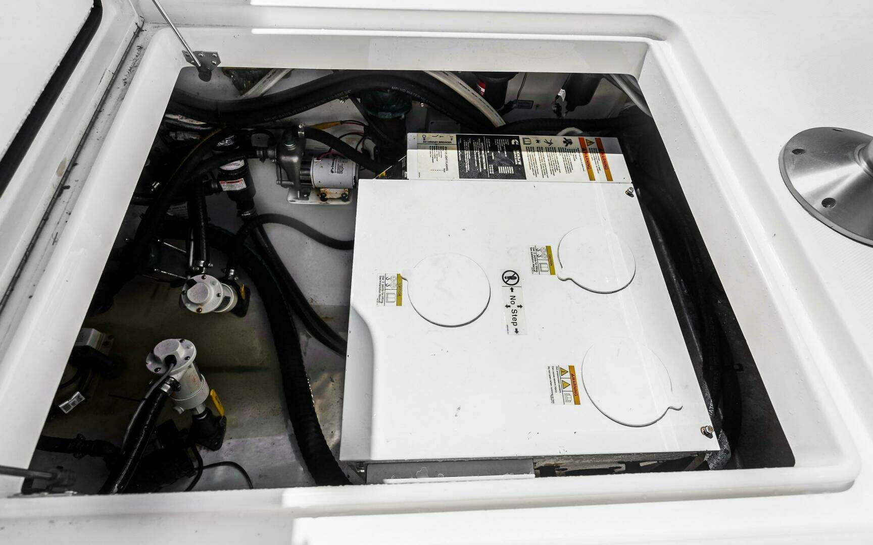 2018 Regulator 41 Center Console - Image 28