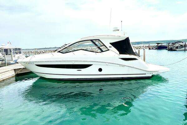 2019 Sea Ray Sundancer 350 Coupe