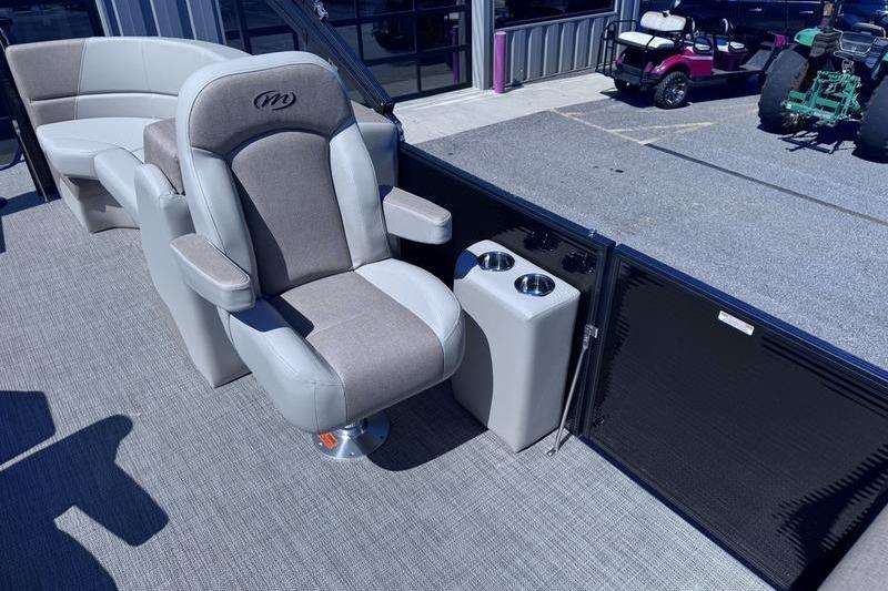 2027 Manitou Aurora 23 RF SHP boat interior with plush seating and cup holders.