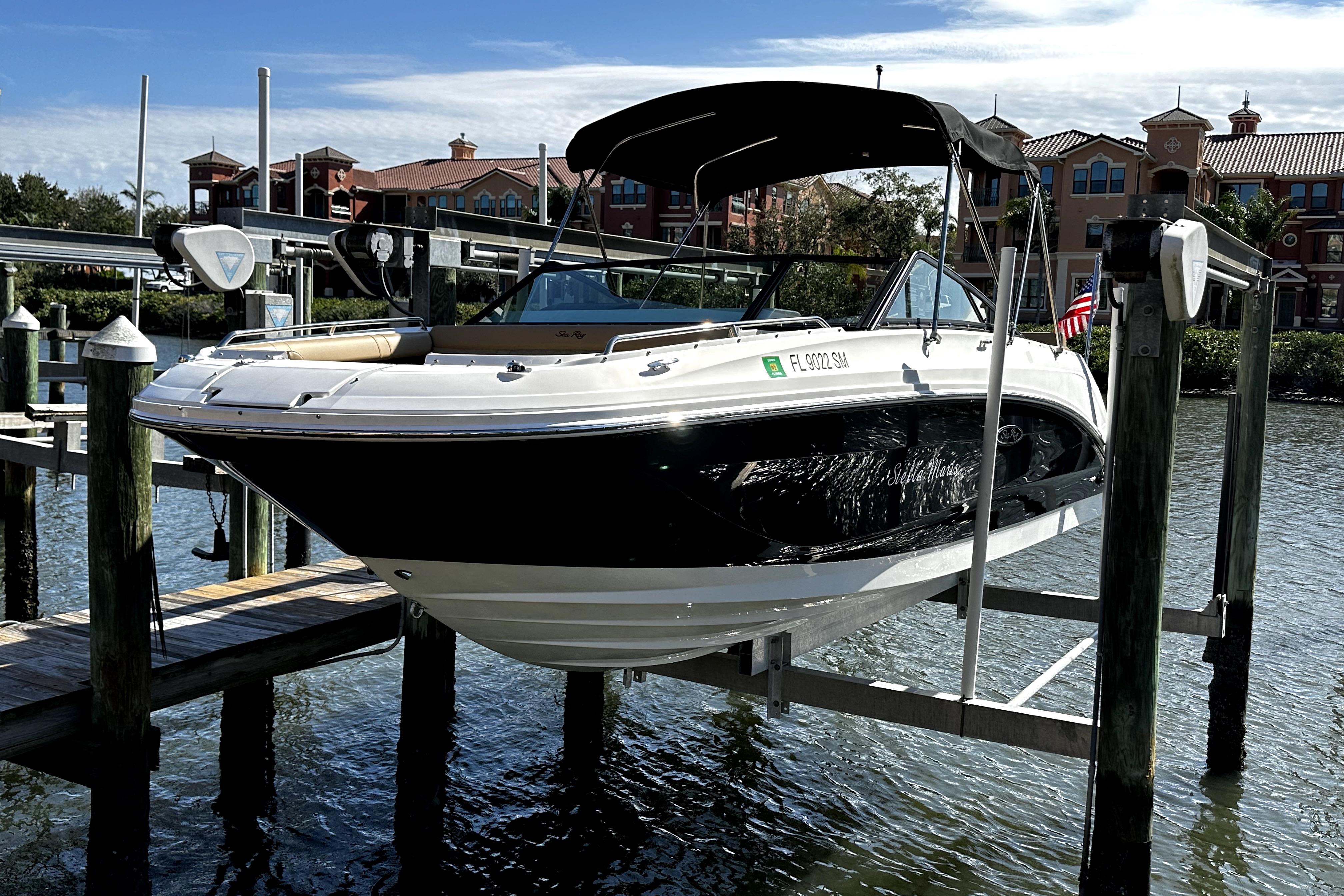 2019 Sea Ray SDX 250 Outboard