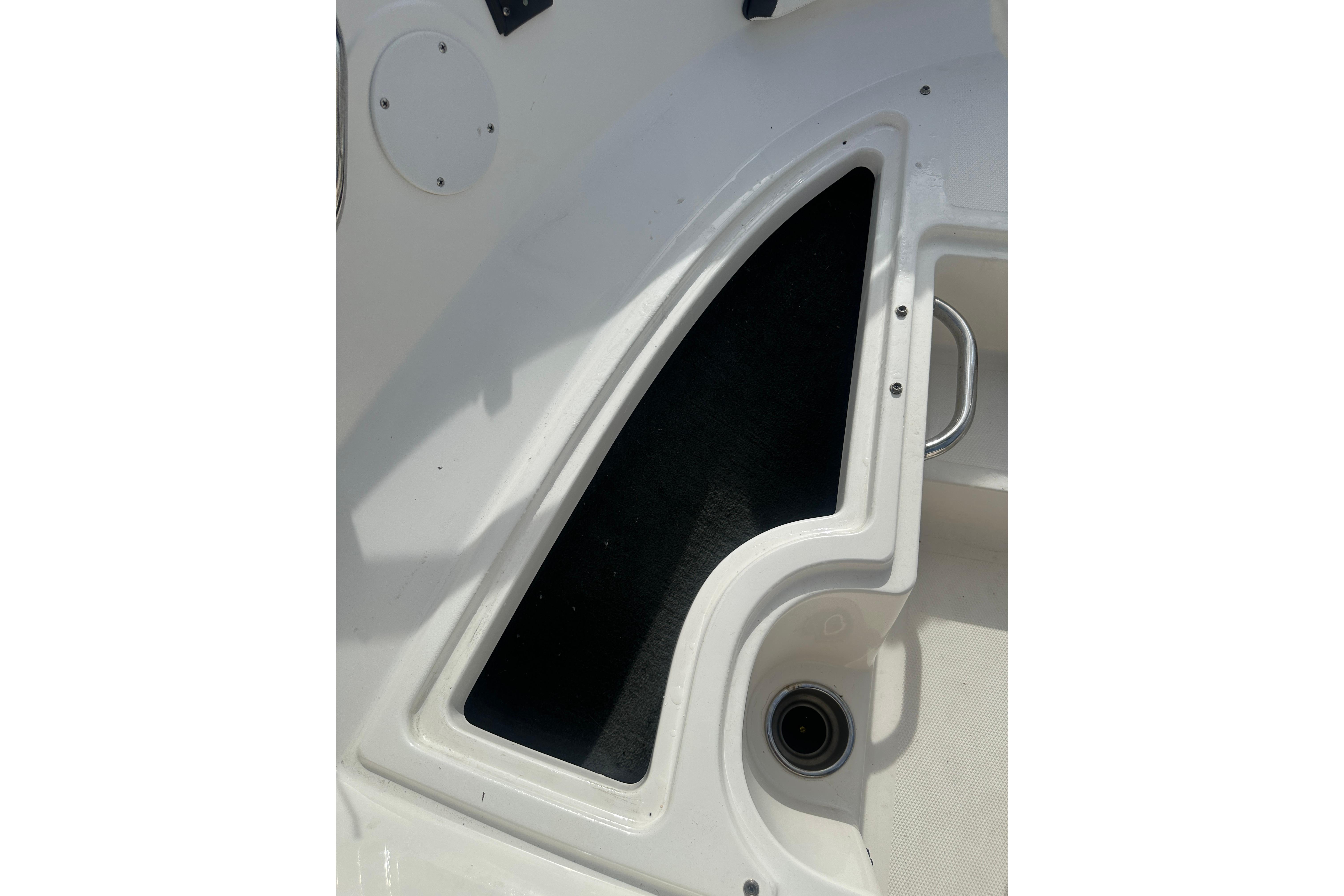 2017 Sea Ray SPX 190 Outboard boat interior storage compartment.