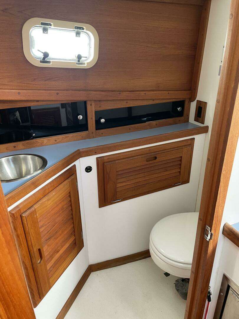 1988 Ellis Extended Pilothouse - Image 29