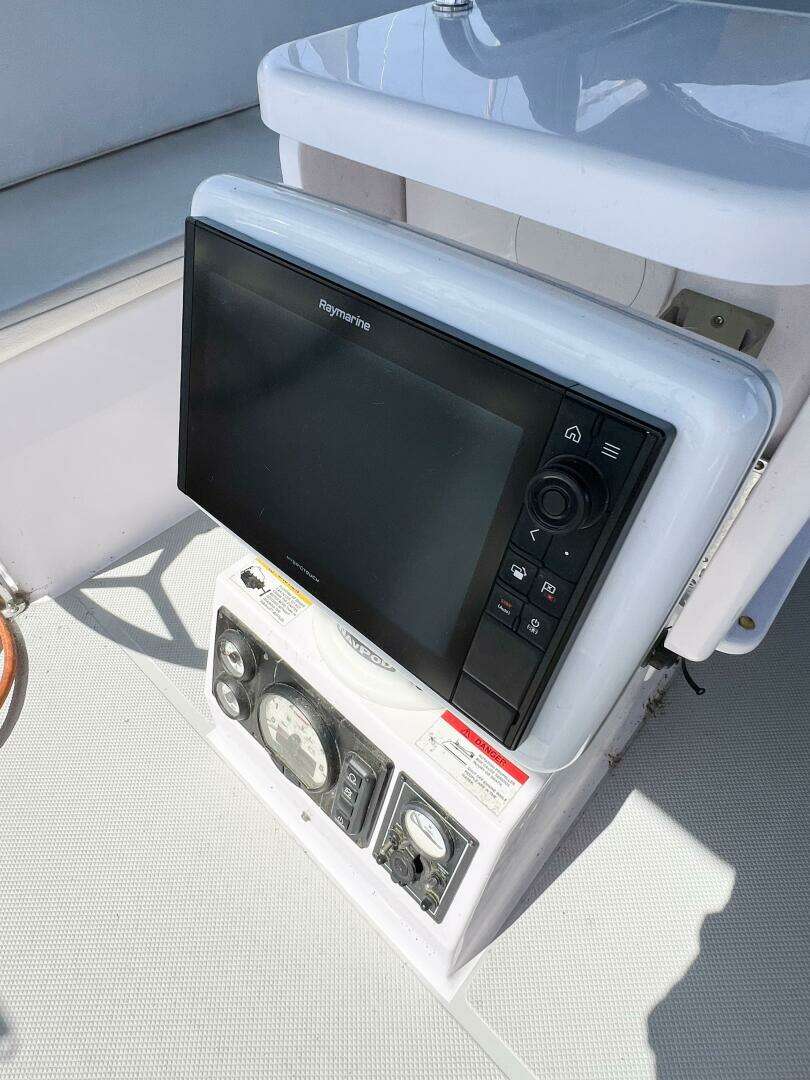 2019 Catalina 425 - Image 6