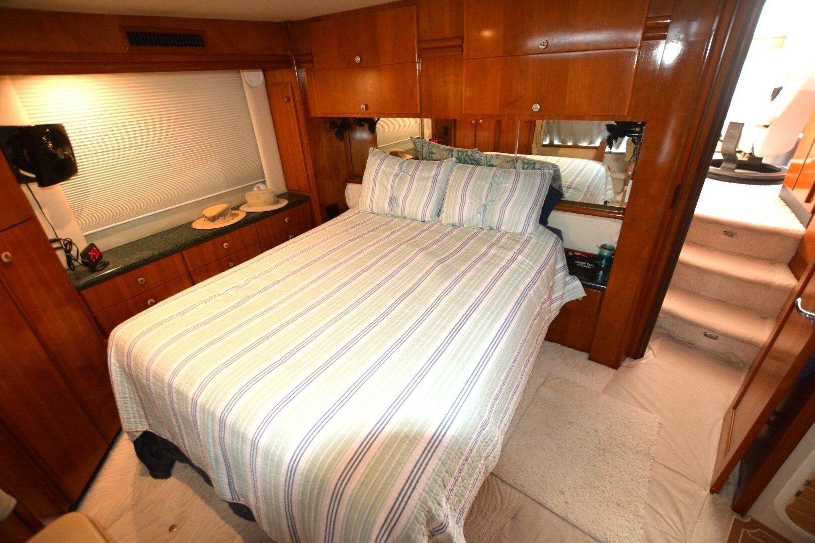 2000 Carver 504 Cockpit Motoryacht - Image 16
