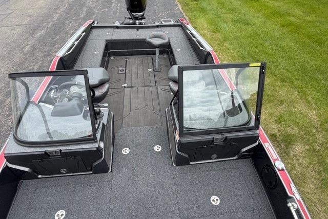 2024 Nitro ZV21 boat interior with dual consoles and spacious seating.