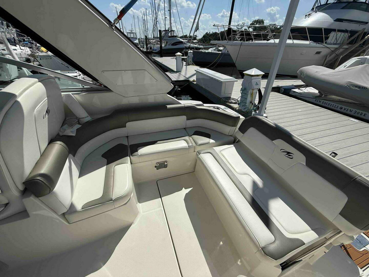 2013 Monterey 280 SCR - Image 3