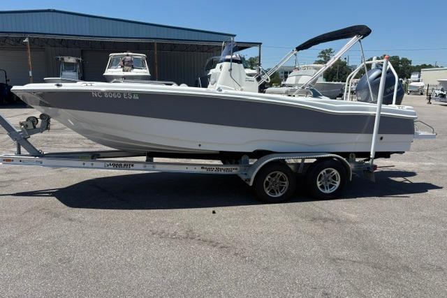 2021 NauticStar 211 Hybrid