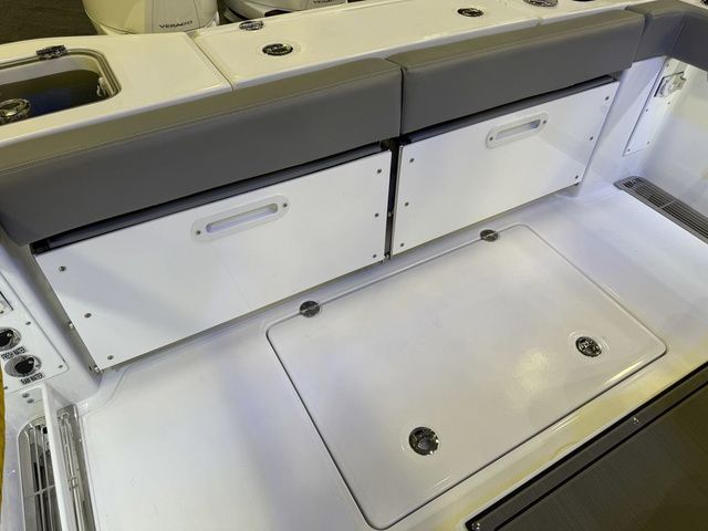 2026 Everglades 285 Center Console - 12
