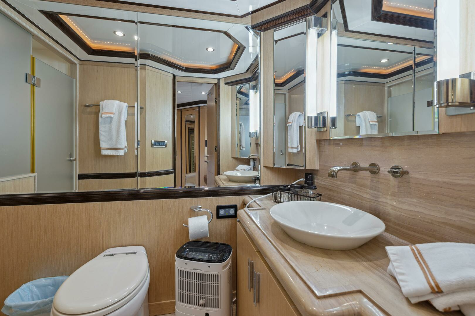2010 Ocean Alexander 83 - Image 64