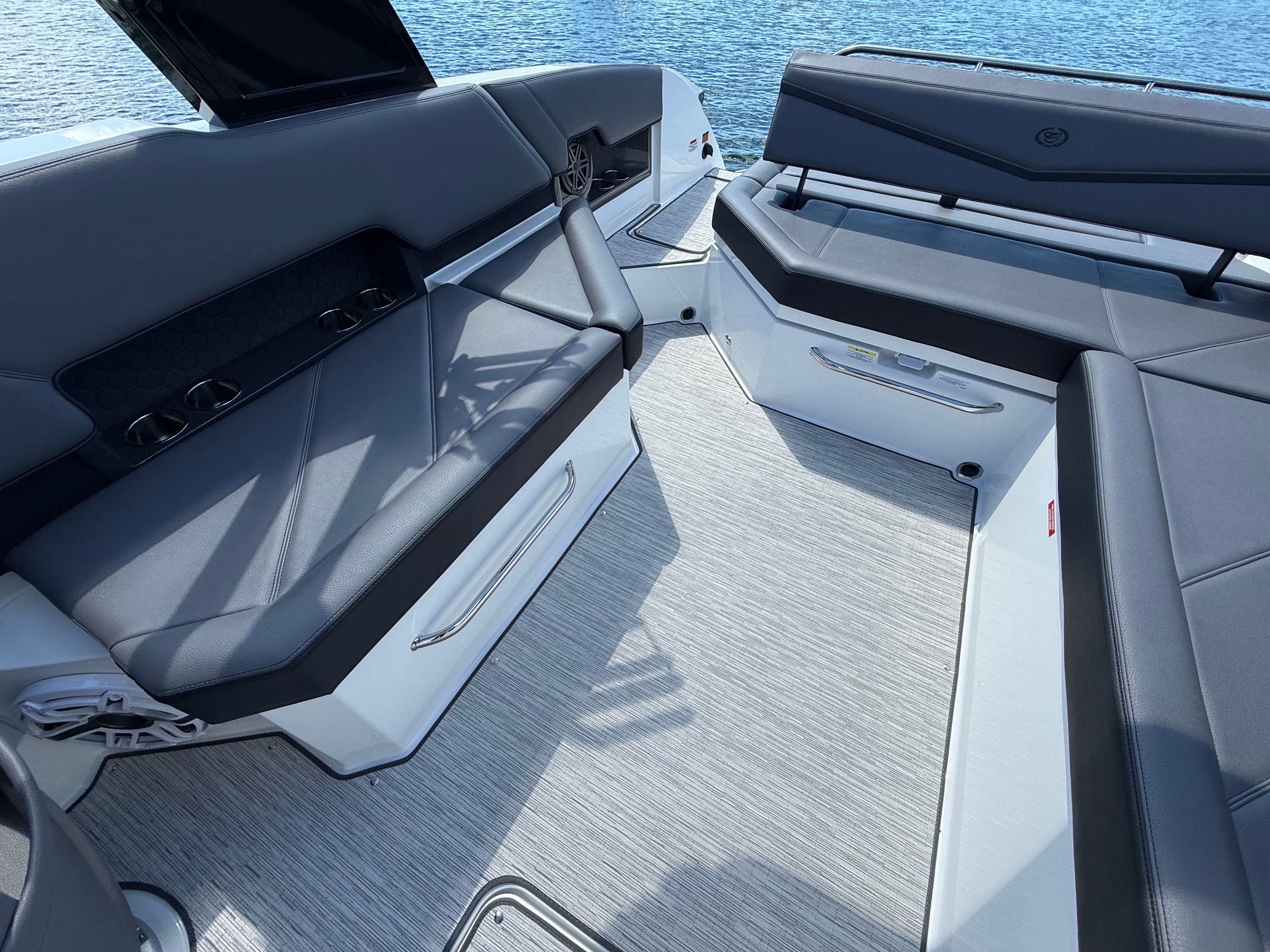 2026 Cobalt R8 Surf - 7