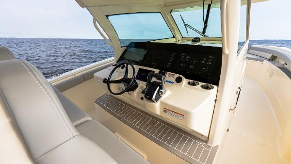 2025 Scout 425 LXF boat helm with modern controls and ocean view.
