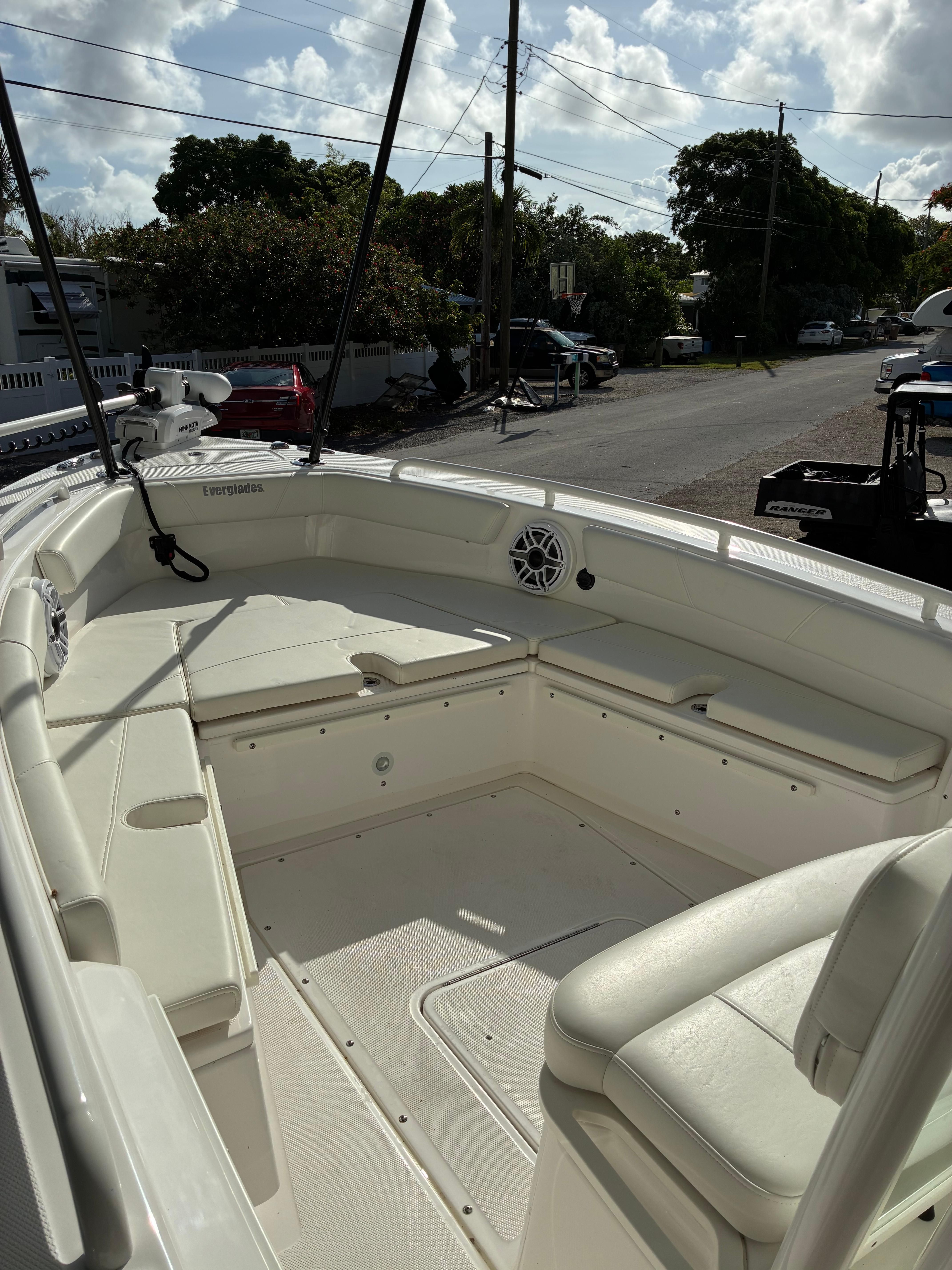 2023 Everglades 243 Center Console - 10