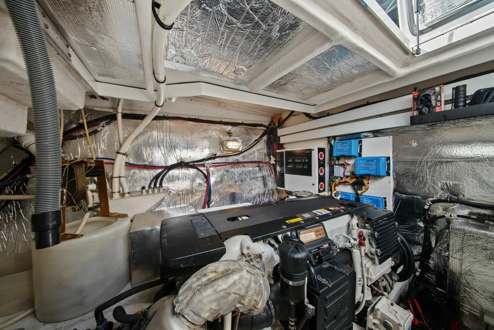 2014 Cruisers Yachts 48 Cantius - Image 52