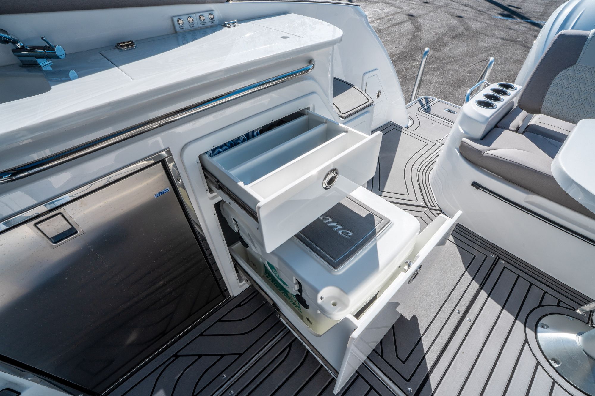 2026 Hurricane SunDeck 3200 OB - 15