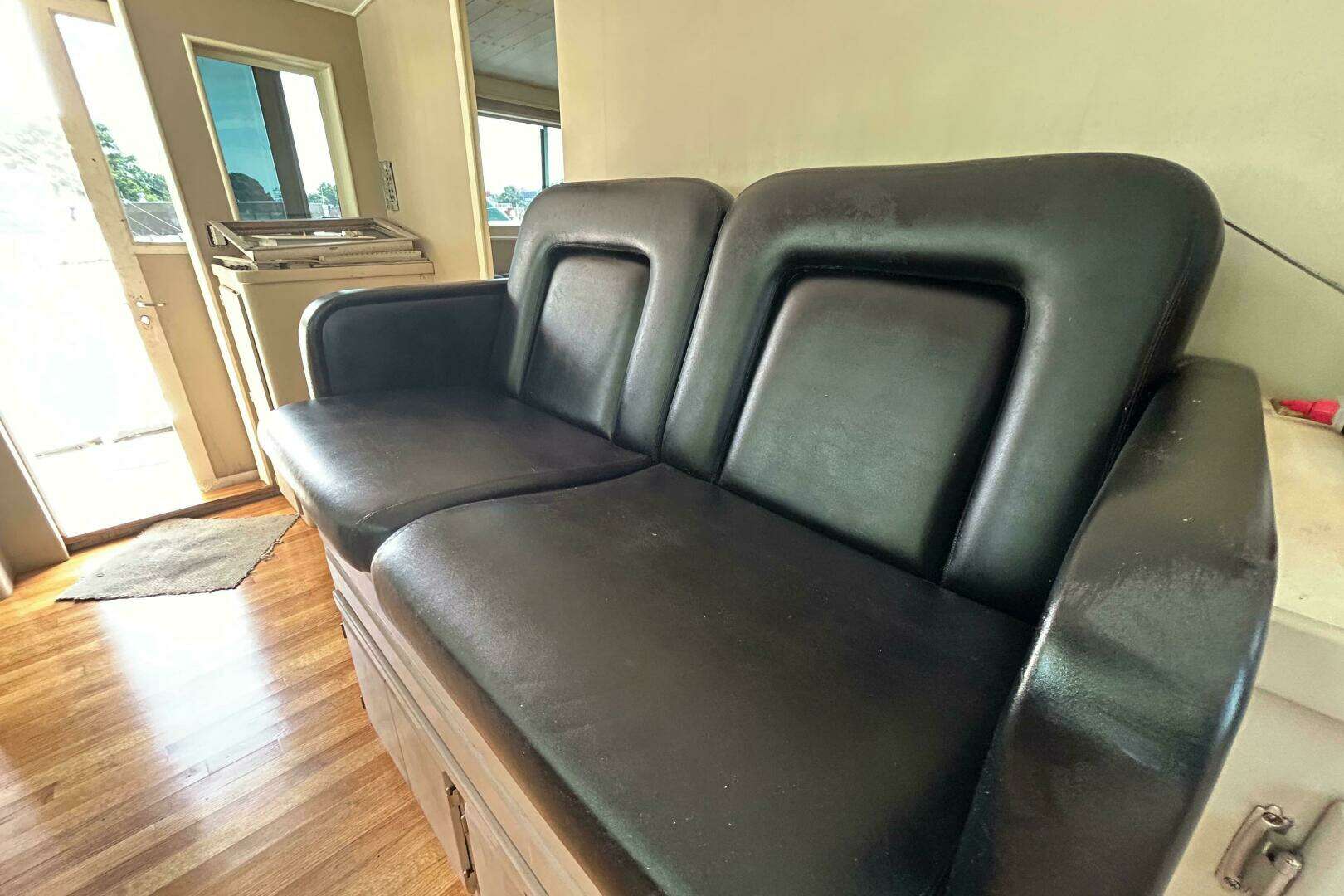 1991 Hatteras Cockpit Motor Yacht - Image 12