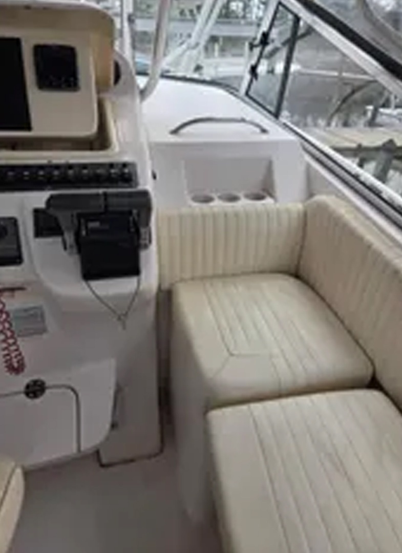 2004 Grady-White Express 330 - Image 24