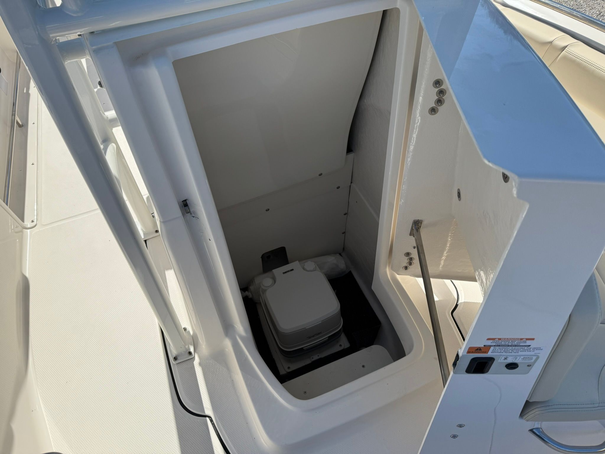 2026 ROBALO 222 CC - Image 24
