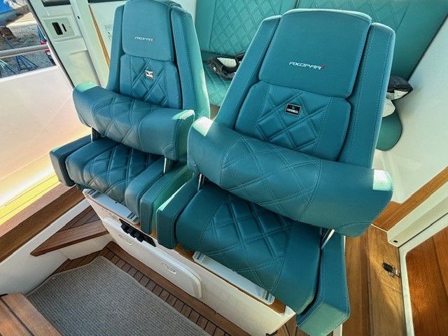 2023 Axopar 28 Cabin - 15
