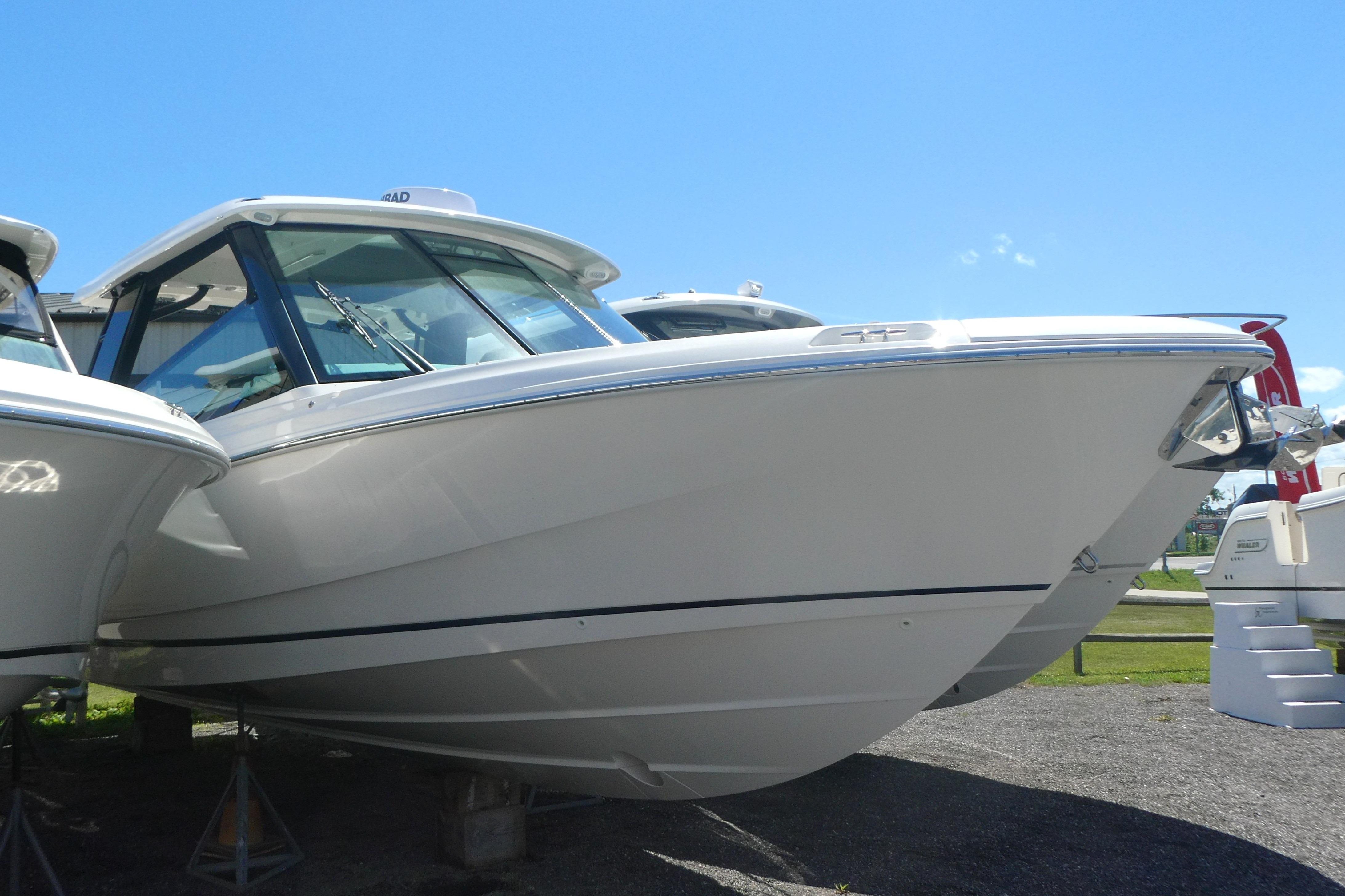 2026 Boston Whaler 330 Vantage