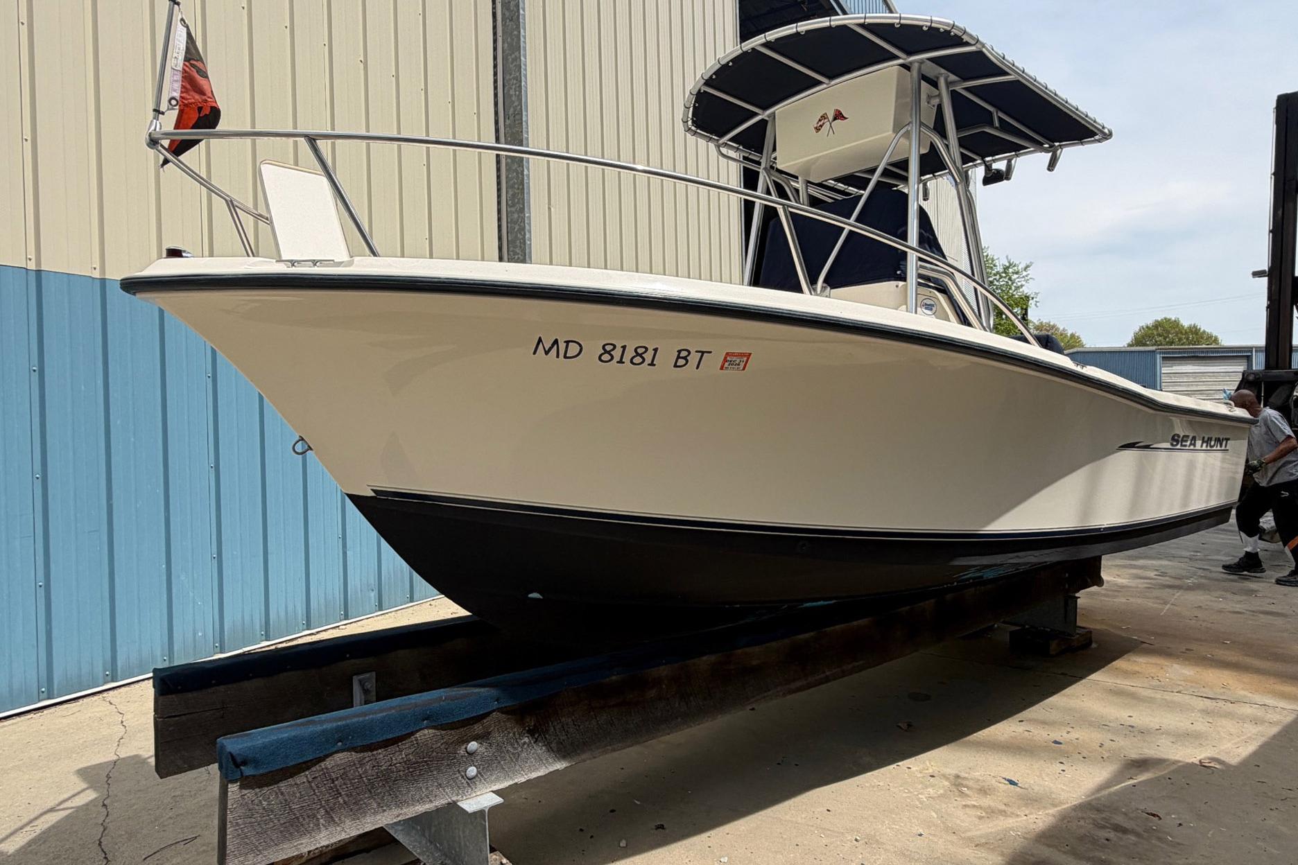 2004 Sea Hunt Triton 202
