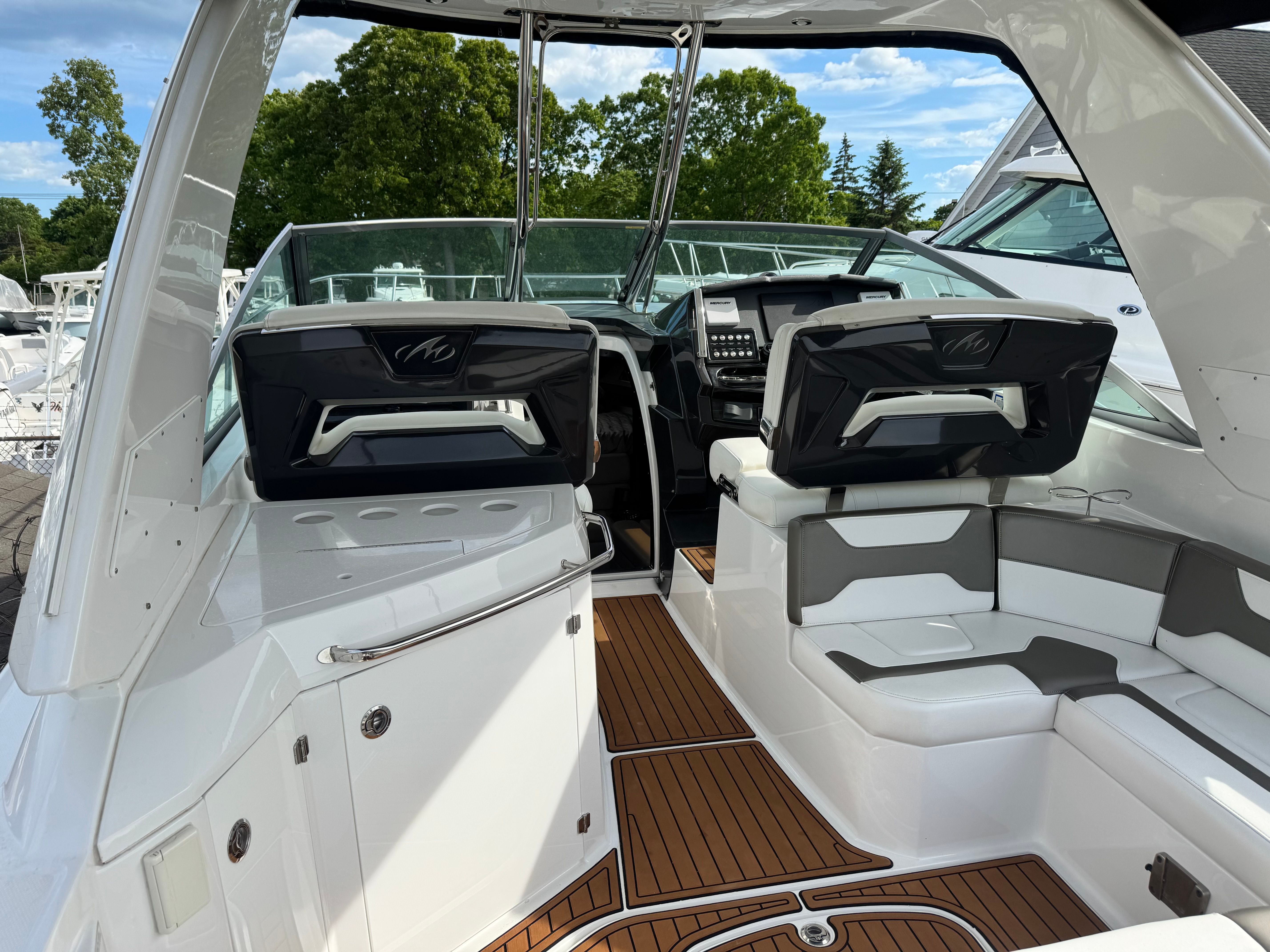 2018 Monterey 335 Sport Yacht - 10